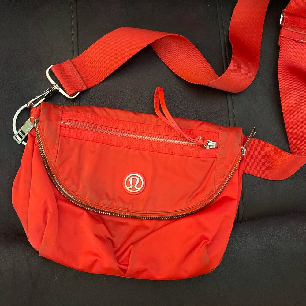 lululemon crossbody bag